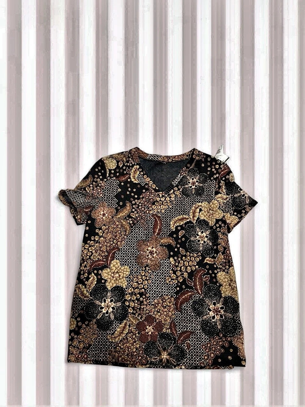 Floral Short Sleeve Top in Black & Brown Like New